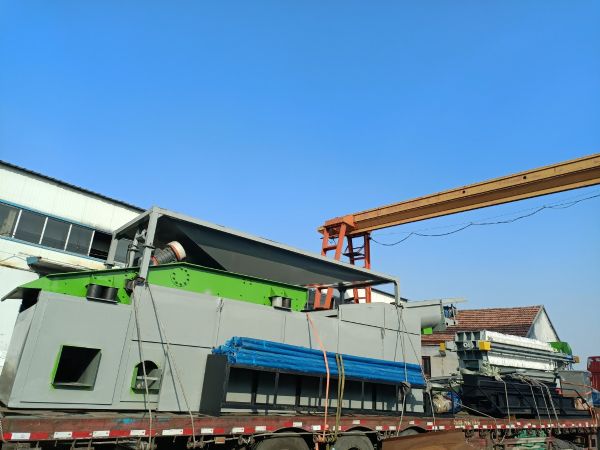 雙車位振動(dòng)砂石分離機(jī)、60平壓濾機(jī)發(fā)往蘇州